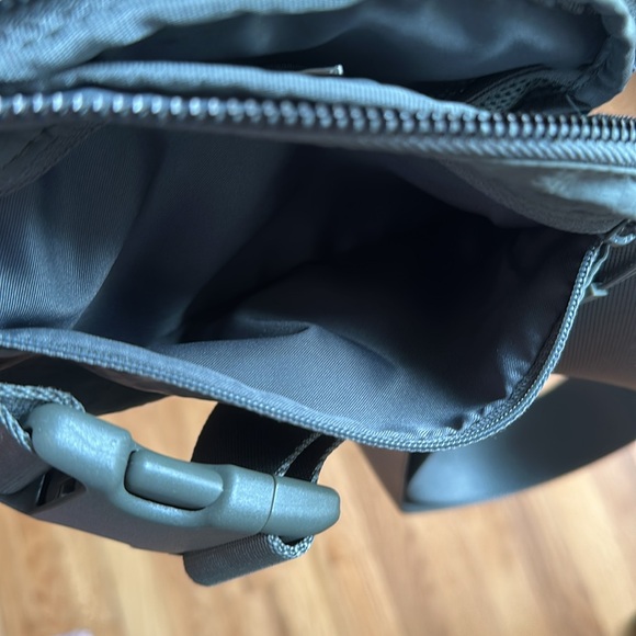 LIKE NEW | lululemon Everywhere Belt Bag *1L - Picture 7 of 7